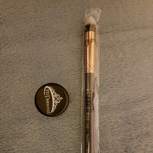 Wonder woman Luxie Brush and Eyeshadow